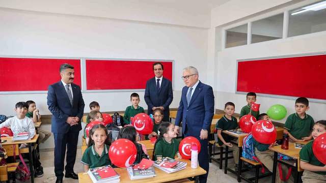 Cebecioğlu İlkokulunda ilk gün heyecanı ve Vali Şimşek ziyareti