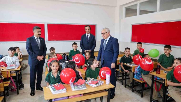 Cebecioğlu İlkokulunda ilk gün heyecanı ve Vali Şimşek ziyareti