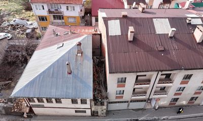 Sivas'ın Gözden Kaçan Hikayesi: İki Metre Enindeki Metruk Bina Dikkat Çekiyor
