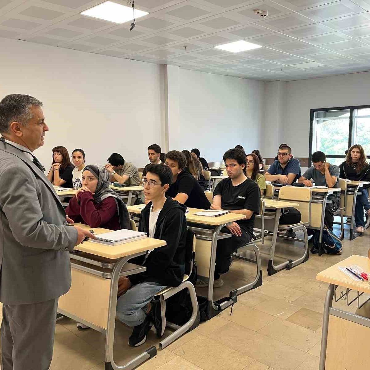 Yaklaşık 500 öğrenci Sivas’ta hangi kursla YKS’ye hazırlanıyor?