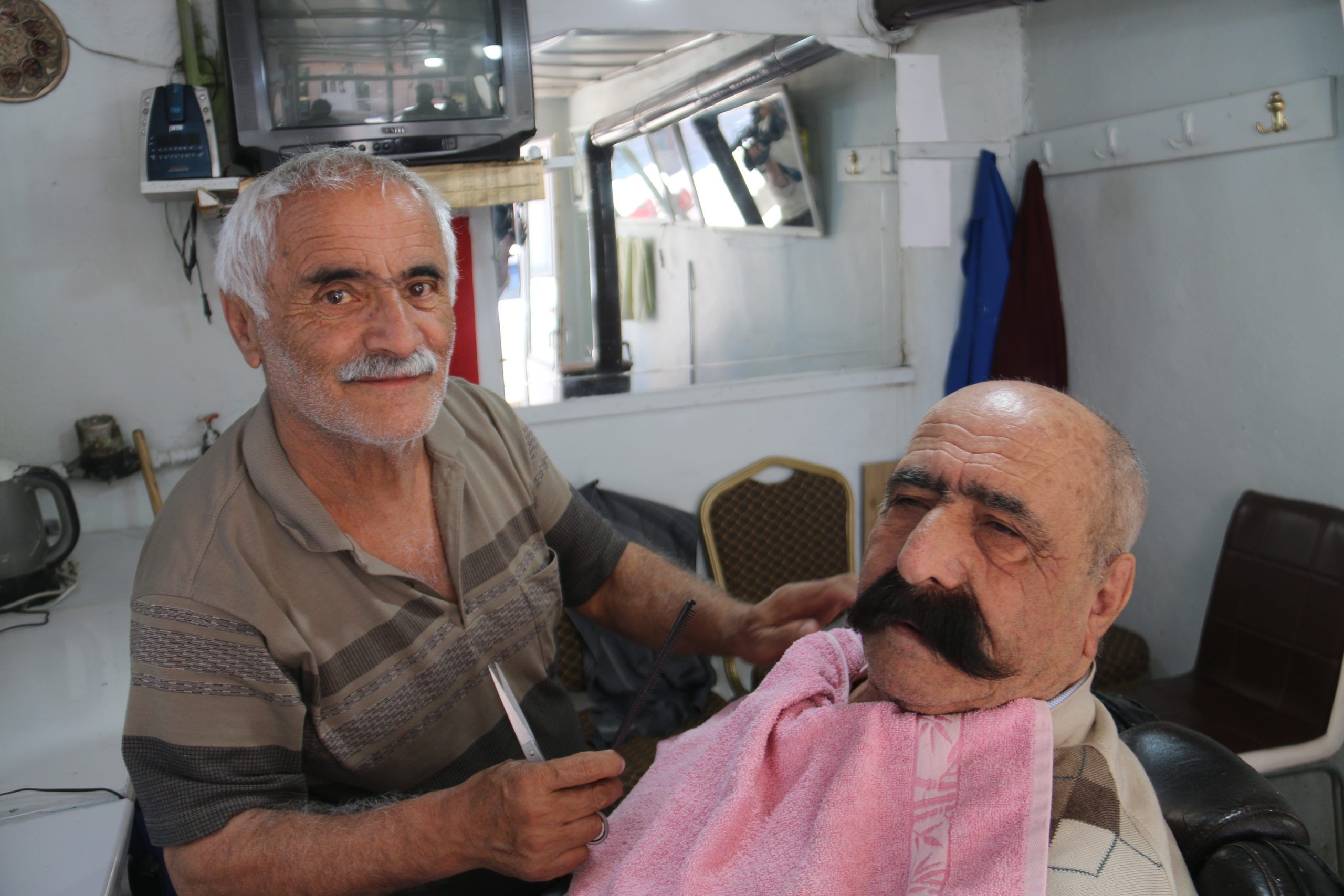 Sivas’ın Tarihi Yüceyurt Mahallesi’nde 60 Yıllık Berberlik Geleneği