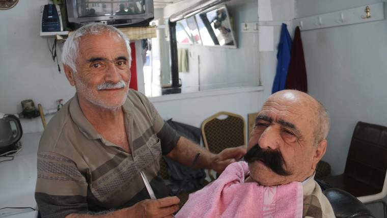 Sivas’ın Tarihi Yüceyurt Mahallesi’nde 60 Yıllık Berberlik Geleneği