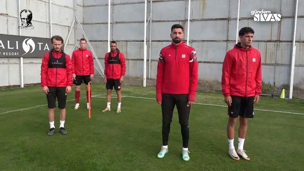 Sivasspor, Saygı Duruşunda Bulundu
