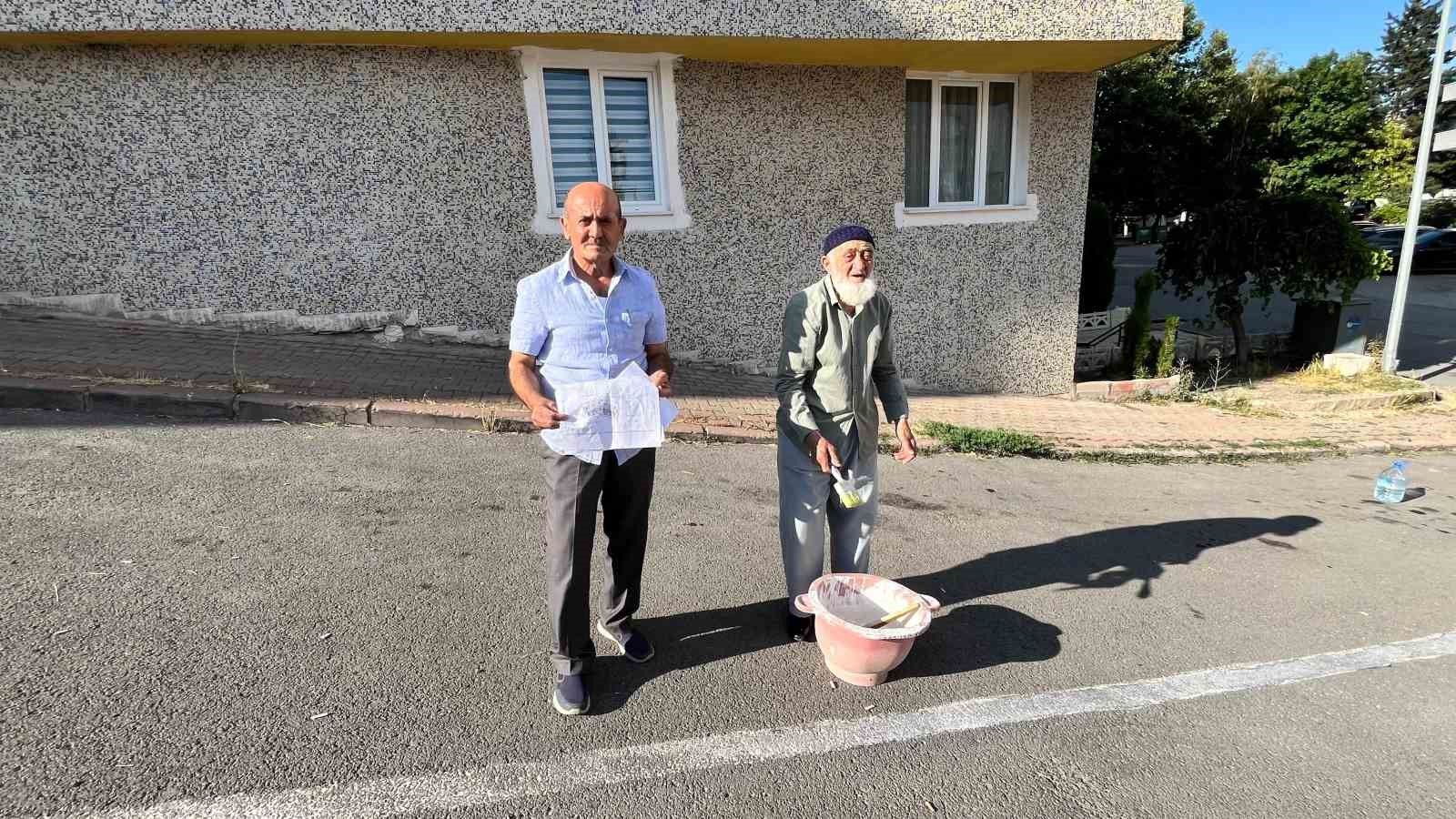 Sivas Çayyurt Mahallesi’nde yolun ortasına sınır çizgisi çekildi