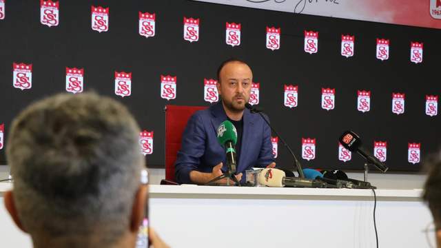 Burak Özçoban’dan Sivasspor’da net mesaj!