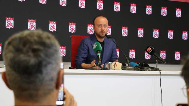 Burak Özçoban’dan Sivasspor’da net mesaj!