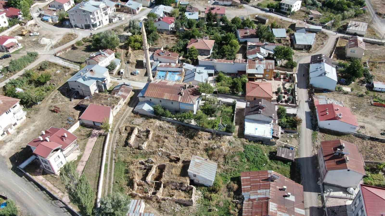 “Geçmişin izleri tamamen silinmiş değil” İşhanı’ndaki camide