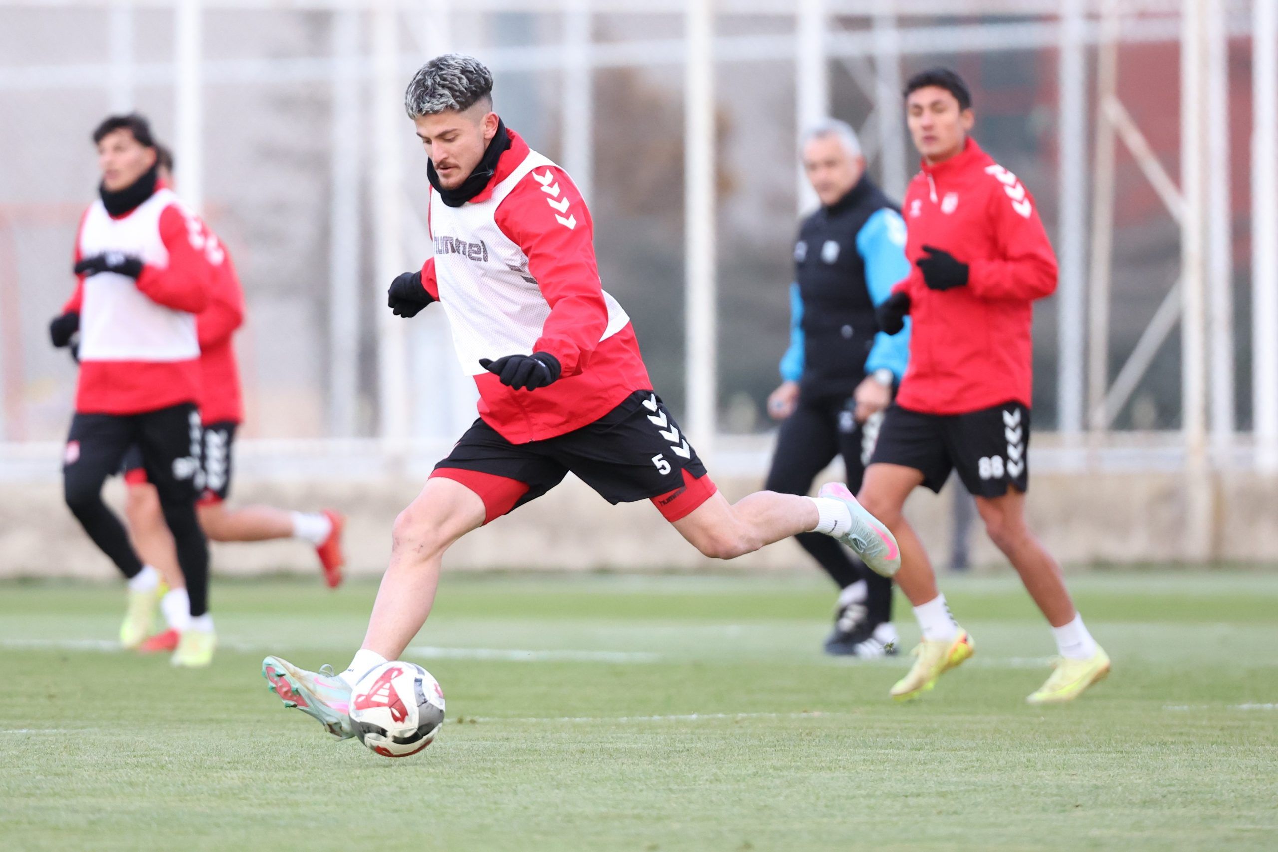 Sivasspor’da Bandırmaspor Mesaisi Başladı: Yiğidolar Sahaya İndi!