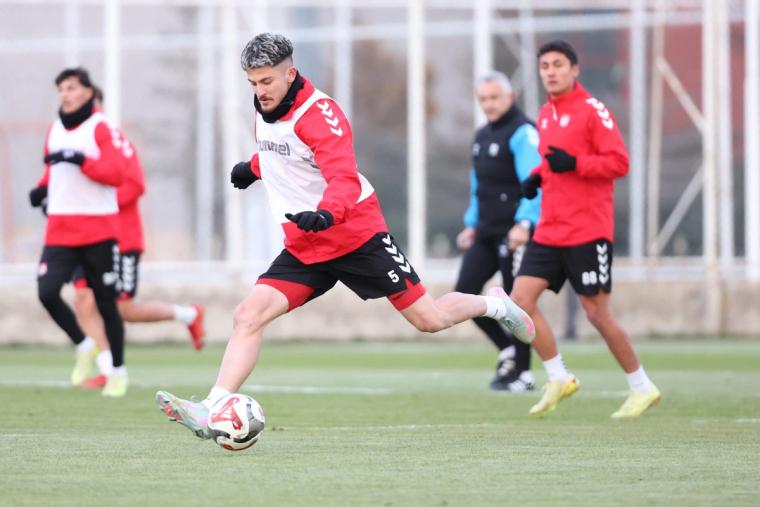 Sivasspor’da Bandırmaspor Mesaisi Başladı: Yiğidolar Sahaya İndi!
