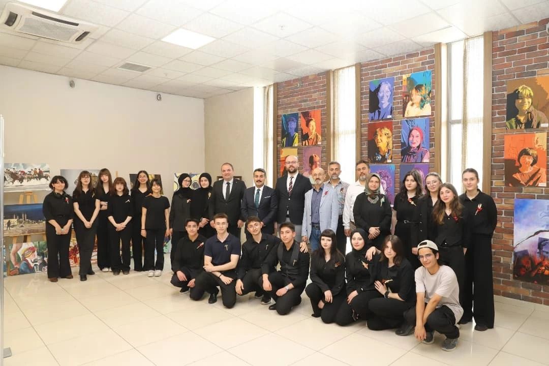 Muzaffer Sarısözen Güzel Sanatlar Lisesi Mezuniyet Sergisi Yoğun İlgi Gördü
