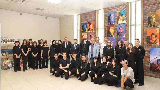 Muzaffer Sarısözen Güzel Sanatlar Lisesi Mezuniyet Sergisi Yoğun İlgi Gördü