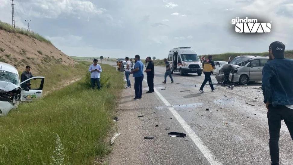 İki Otomobil  Çarpıştı: 1 ölü, 4 yaralı