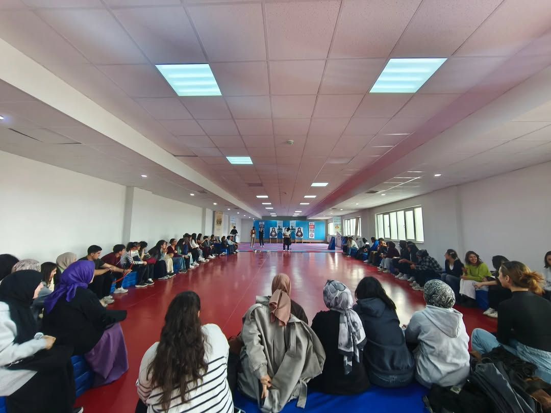 Sivas'ta Yurt Öğrencileri Geleneksel Türk Okçuluğu ile Tarihe Yolculuk Yaptı