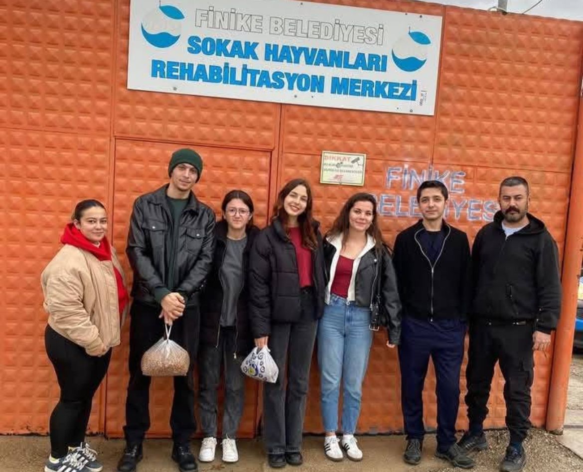 Akdeniz Üniversitesi öğrencilerinden hayvan barınağı ziyareti
