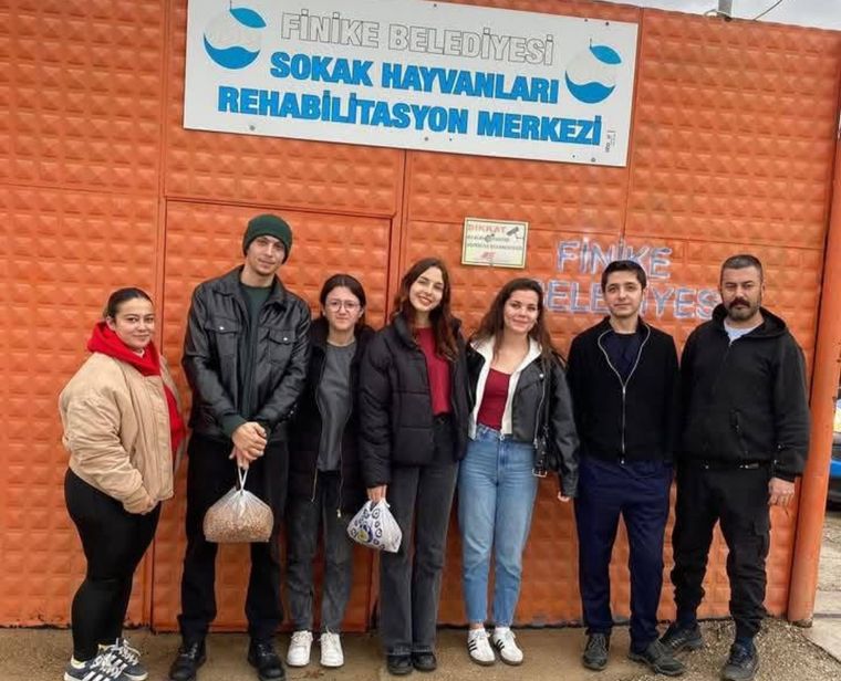 Akdeniz Üniversitesi öğrencilerinden hayvan barınağı ziyareti