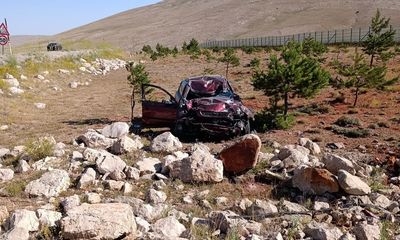 Sivas’ta Takla Atan Araçta Baba ve Oğlu Yaralandı!
