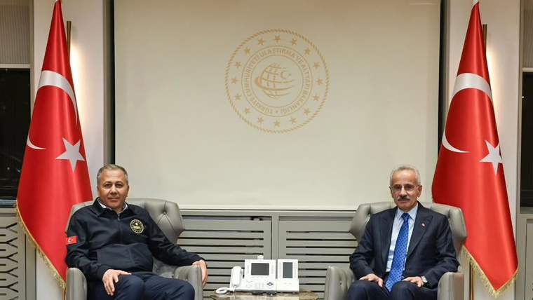 İçişleri Bakanı Yerlikaya ile Ulaştırma Bakanı Uraloğlu Bir Araya Geldi
