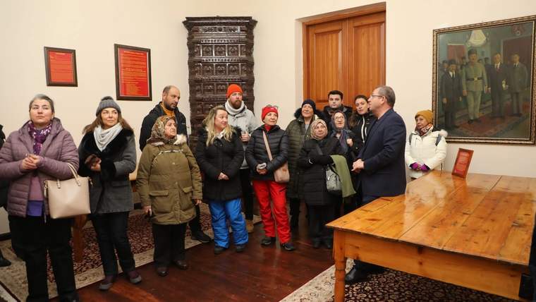 Vali Ziya Polat, Kars’a gelen yerli turistlerle bir araya geldi - Birlik Haber Ajansı