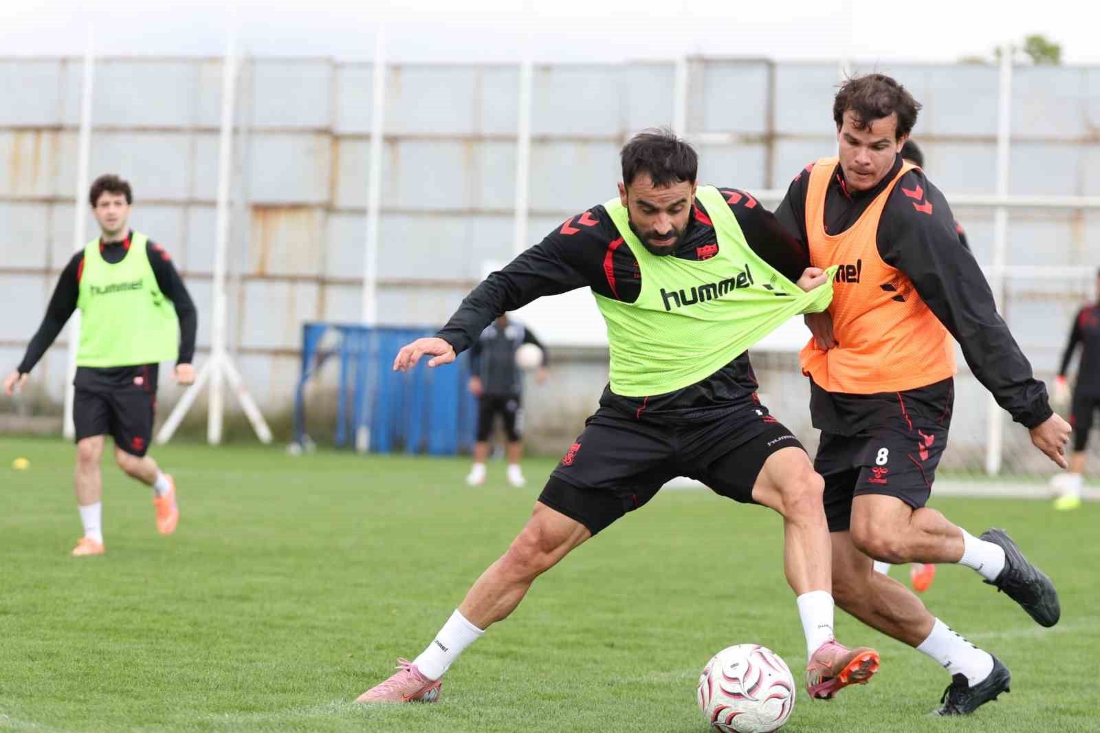 Sivasspor günü çift idmanla tamamladı