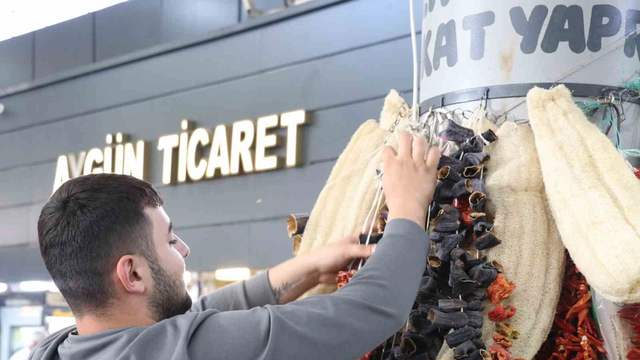 Sivas pazarında hazır kurutmalık biber ve patlıcan talebi arttı