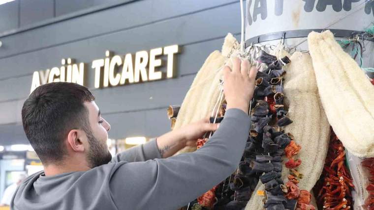 Sivas pazarında hazır kurutmalık biber ve patlıcan talebi arttı