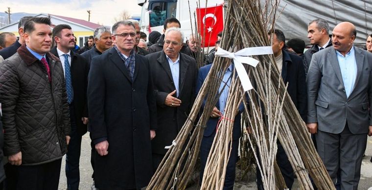 Van’da ücretsiz 640 bin adet fidan dağıtıldı! - Birlik Haber Ajansı