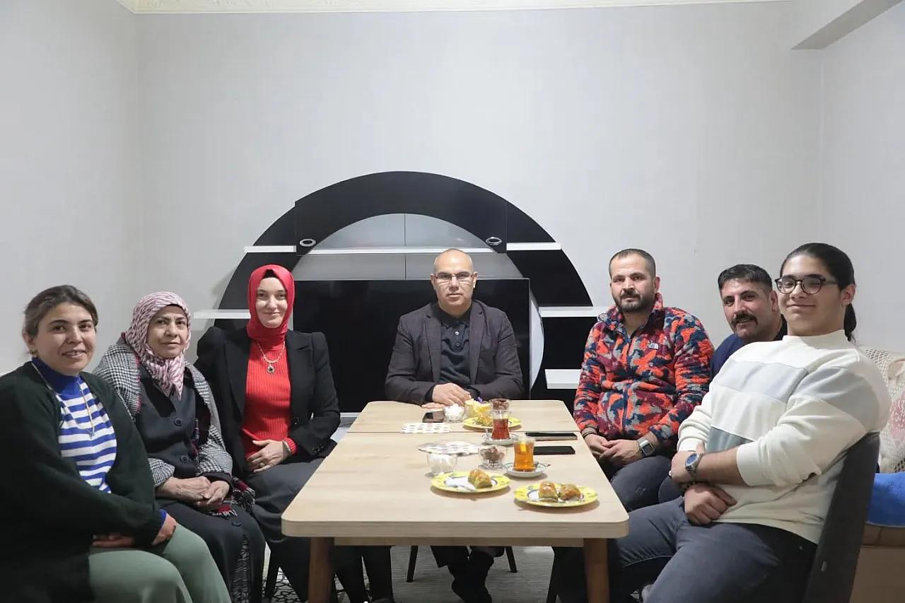 Ağrı Valisi Koç, şehit ailesini ziyaret etti - Birlik Haber Ajansı