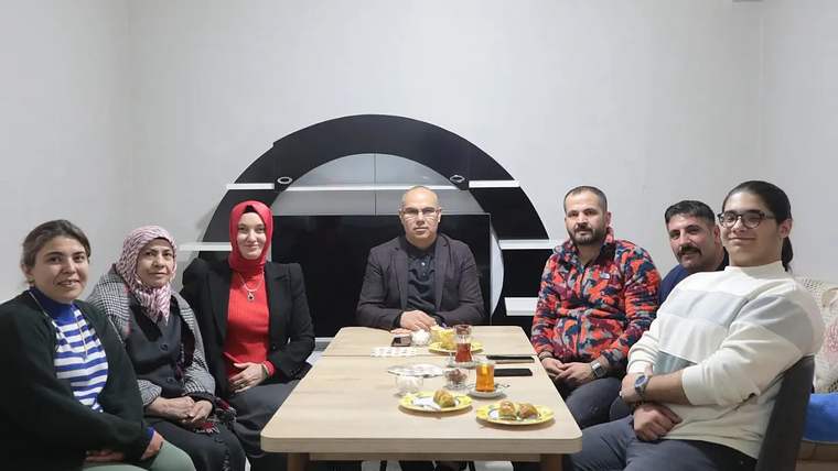Ağrı Valisi Koç, şehit ailesini ziyaret etti - Birlik Haber Ajansı