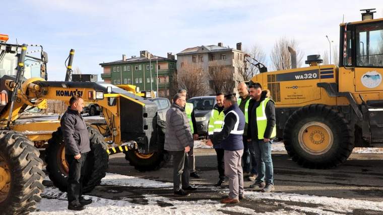 Kars'ın kar kaplanları, bütün köy yollarını açtı