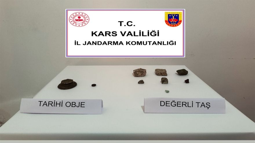 Kars'ta şüpheli araçtan tarihi eserler çıktı