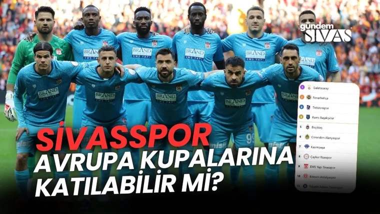 Sivasspor futbol takımı, mavi formalarıyla poz veriyor.