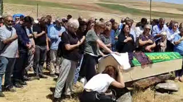 PKK Yöneticisi Mustafa Karasu'nun Annesi Sivas'ta Defnedildi!
