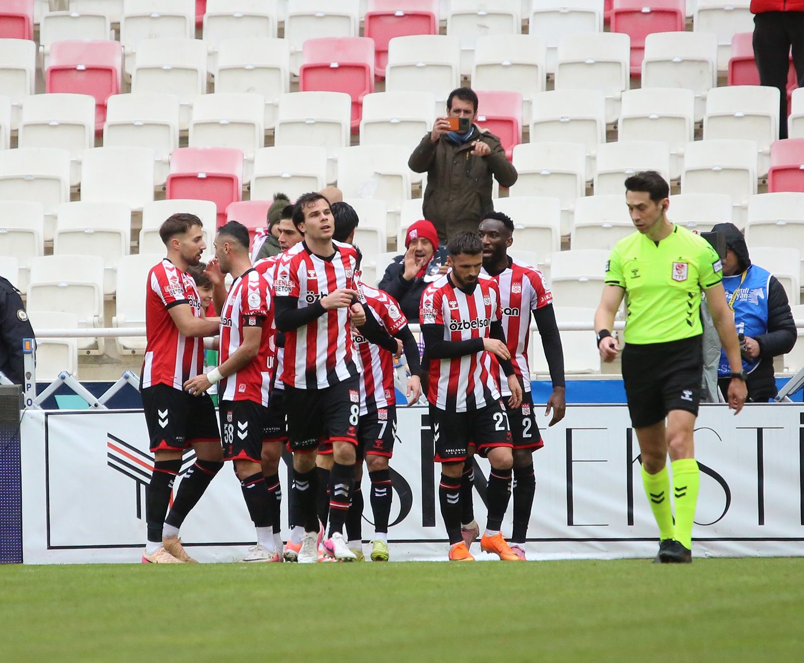 Sivasspor’dan Kritik 3 Puan! Ümraniyespor Maçında Tek Gol Maçın Kaderini Belirledi