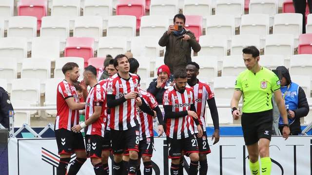 Sivasspor’dan Kritik 3 Puan! Ümraniyespor Maçında Tek Gol Maçın Kaderini Belirledi