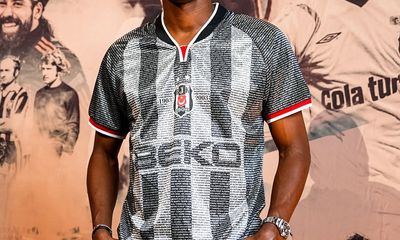 Beşiktaş'tan Nostaljik Sürpriz: Atiba ve Gökhan Keskin 100 Yıllık Formayla