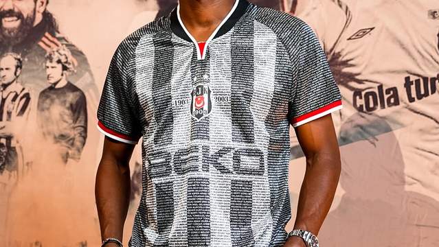 Beşiktaş'tan Nostaljik Sürpriz: Atiba ve Gökhan Keskin 100 Yıllık Formayla