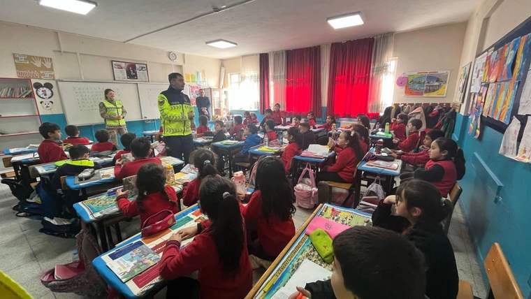 Kars'ta öğrencilere trafik güvenliği semineri verildi - Birlik Haber Ajansı