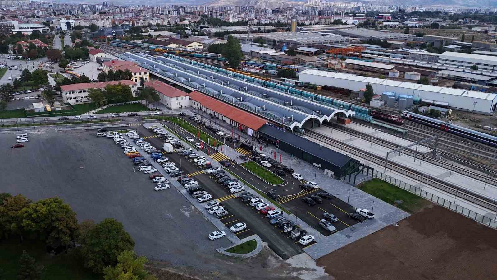 Sivas’ta yeni gar binası törenle hizmete açıldı