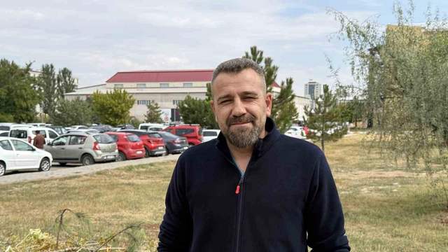 Çay sohbeti sürerken bahçede neyle karşılaştı?