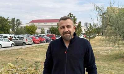 Çay sohbeti sürerken bahçede neyle karşılaştı?
