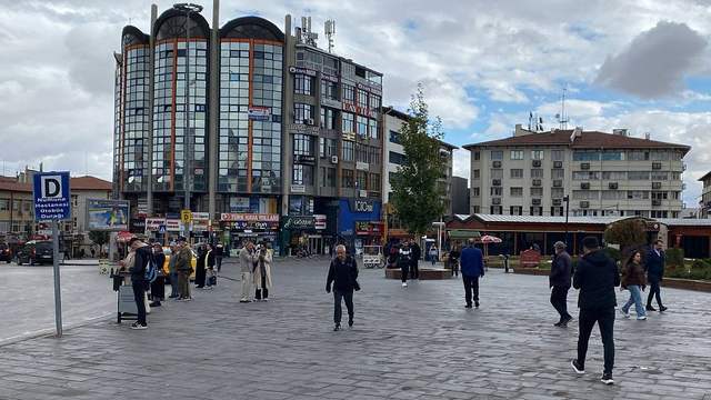 Sivaslı Gençler Neden İstanbul’a Gidiyor? Şehirde Gelecek Yok Mu?