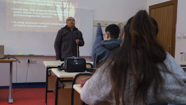 Gönül Teması: Sivas'taki Görme Engelli Öğretmenlerden Engelleri Kaldıran Başarı Hikayesi