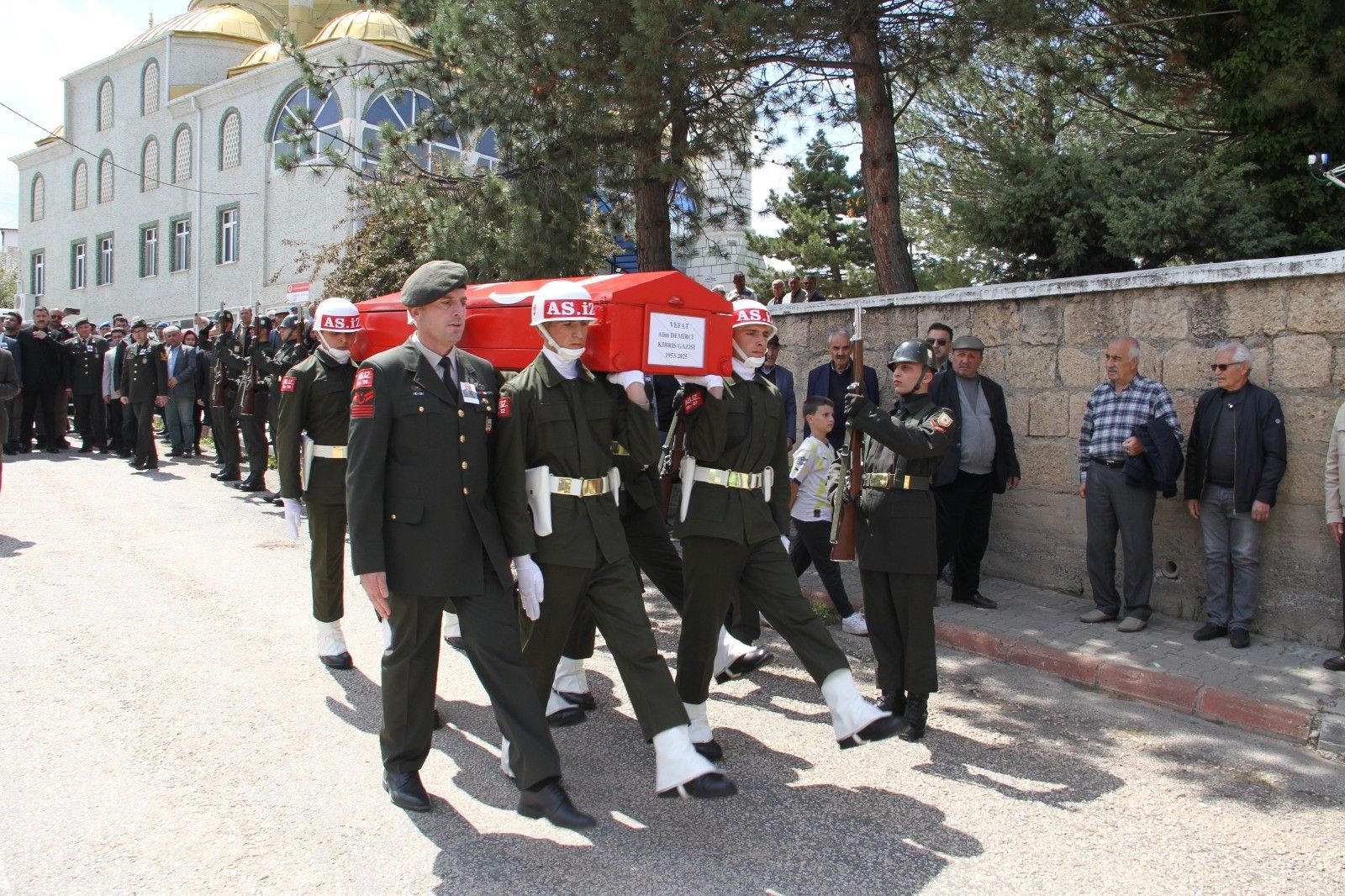 72 Yaşındaki Kıbrıs Gazisi Alim Demirci'ye Son Veda
