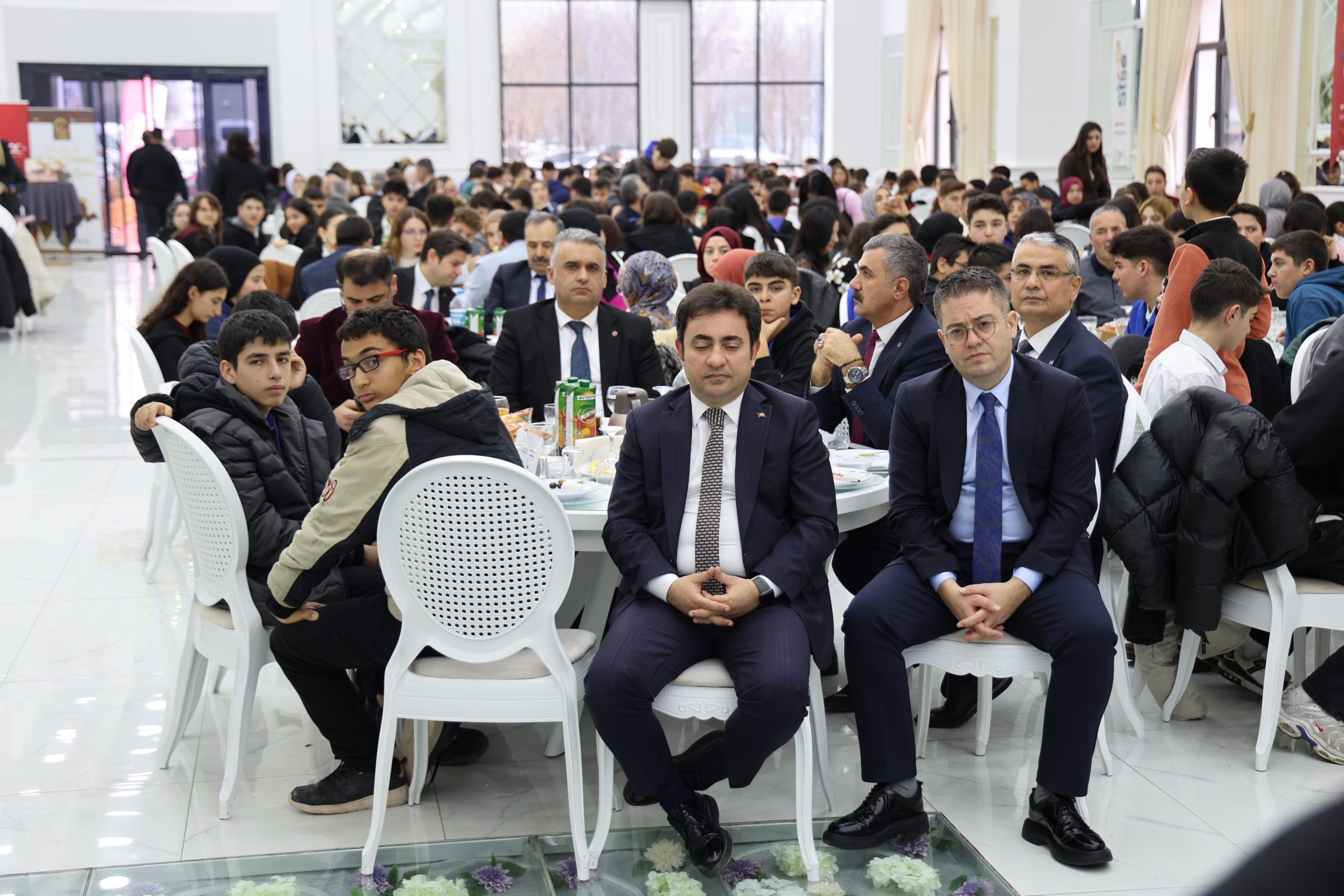 Sivas'ta Eğitim ve İş Dünyası Buluşması: Gençler Kariyer Sorularına Yanıt Buldu