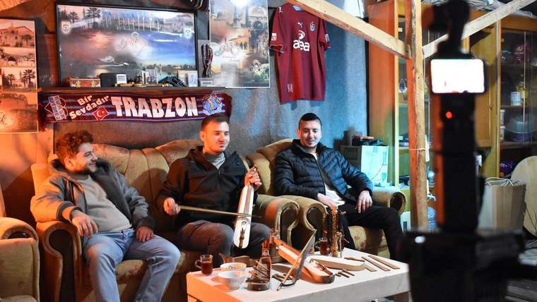 Dededen toruna uzanan kemençe ustalığı - Birlik Haber Ajansı