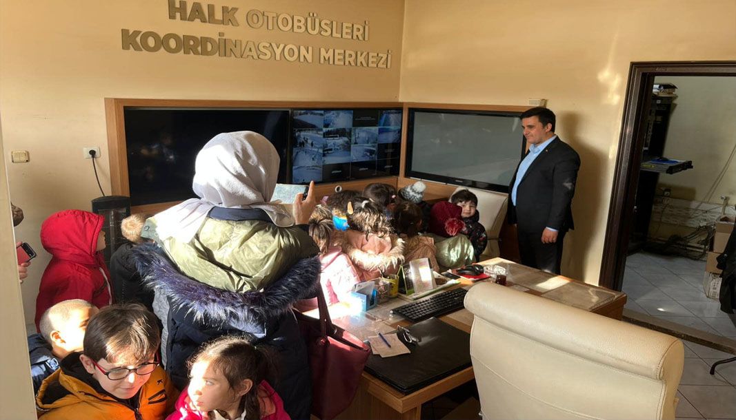 Isparta Özel Halk Otobüsleri Kooperatifi minik ziyaretçilerini ağırladı - Birlik Haber Ajansı