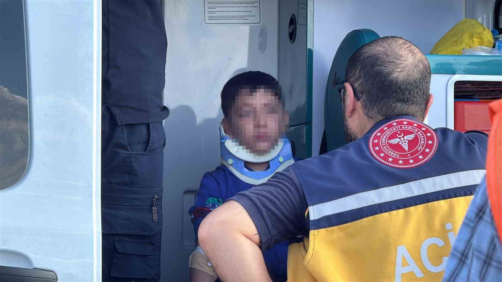 Sivas-Kayseri yolunda tıra çarpan otomobilde 6 kişi yaralandı