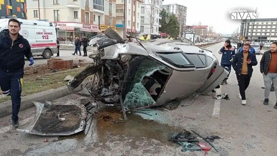 Kaza Yapıp Takla Attı, 3 Kişi Yaralandı