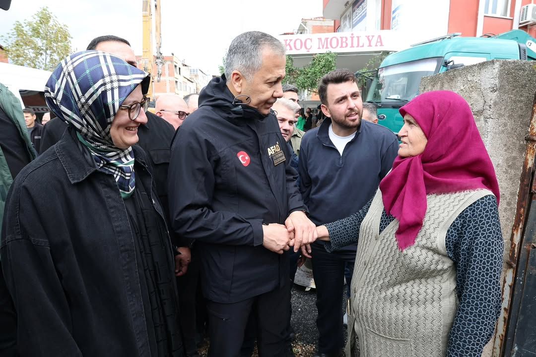 Sındırgı Depremi Sonrası Halkla Buluşma: Can Kaybı Yaşanmadı