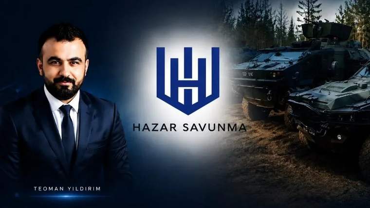 Hazar Savunma logosu ve takım elbise giymiş bir kişi, zırhlı araçların önünde duruyor.